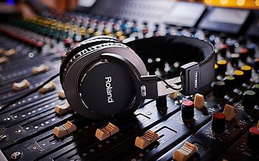 Проводные полноразмерные наушники, Roland, Новый, цвет - Черный