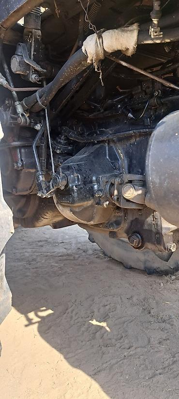Traktorlar: Belarus MTZ 821 traktor - Rəng: mavi, kabinli - 4x4 (ön aparıcı — 4
