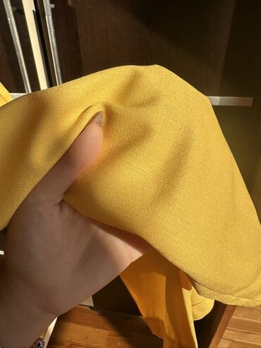 Ətəklər: Qadın geyimləri dəsti 1) Qara-ağ çiçək naxışlı ətək - Rəng: krem fon — 13