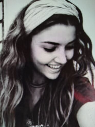 Qara-ağ portret foto - Stil: retro/film effekti ilə qara-ağ portret -