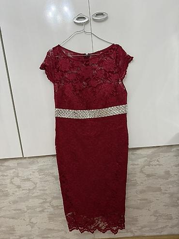 Qadın geyimləri: Qırmızı dəbdəbəli ziyafət donu - Model: Dizboyu, qələm siluet - — 2