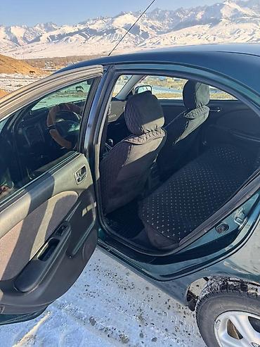 Toyota: Toyota Avensis: 2002 г., 1.8 л, Механика, Бензин, Седан — 5