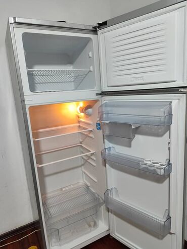 стекло холодильника: Холодильник Beko двухкамерный серебристый Бу в отличном состоянии