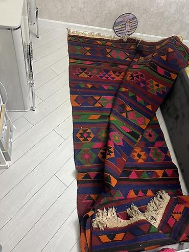 şifer rəngləri: Kilim xalça
Qedmi El isidir. Ela veziyetdedir. 1 Esr yasi var — 1