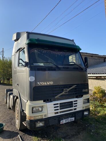 домик на колесах: Сүйрөгүч, Volvo, Тенттелген