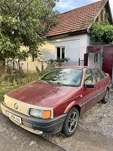кич карнавал: Volkswagen Passat: 1990 г., Седан — 3