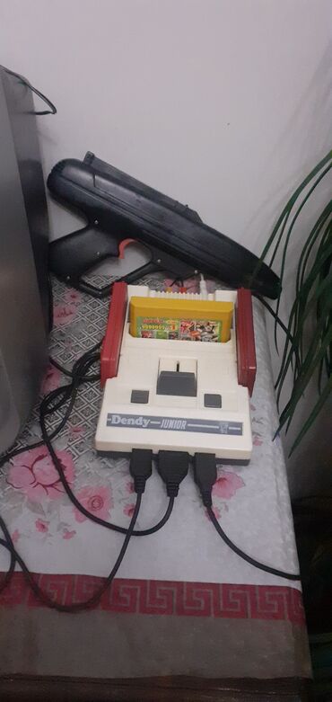 qaşıq dəstləri: Dendy Junior 8-bit oyun konsolu 1994cu ilin tam islek veziyete