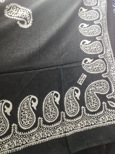 Baş geyimləri: Kelagâyi 100 % silk.olcusü 140/140 eni üzunu.ýenidir,qutu elavə 5 — 11