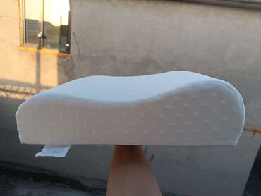 вышитые наволочки на подушки: Артопедическая подушка средней жёсткости, 60х40, мало использован