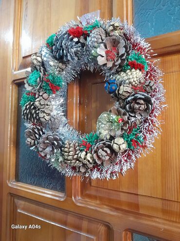 Yeni il oyuncaqları və bəzəkləri: Yeni il və Milad qapı bəzəyi – əl işidir Qiymət 13-25 AZN-DİR. - — 8