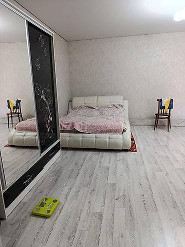 Продажа коттеджей и домов: 2 комнаты, 63 м², Бишкек, Киркомстром Собственник — 8