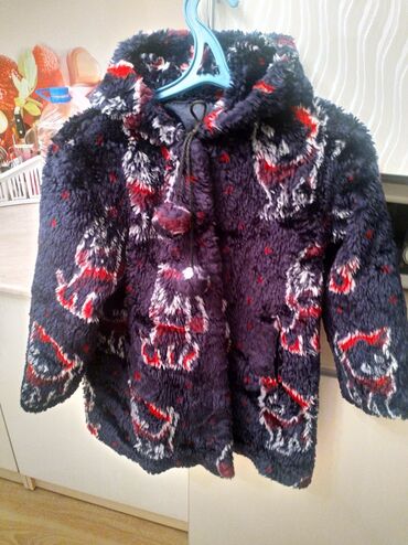куртка осень: Куртка на осень - весну,для девочки 7-8 лет.Турция( некоторые крючки