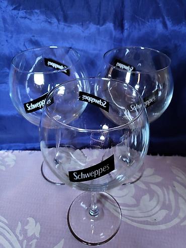 Čaše: Case nove velike Schweppes. Case komada 6 u ceni. sve na casama je — 7