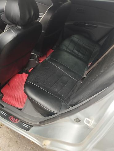 Продажа авто: Kia Rio: 2010 г., 1.4 л, Механика, Хэтчбэк — 4