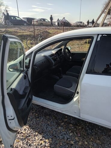 фит сиденья: Honda Fit: 2002 г., 1.3 л, Вариатор, Бензин, Седан