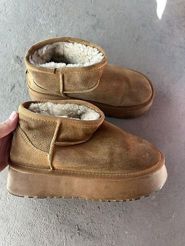 тапочки женские уличные с мехом: Угги, 38, UGG, Б/у, цвет - Коричневый — 1