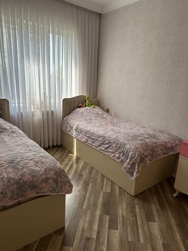 Uşaq və gənc otağı üçün dəstlər: Qız üçün, İşlənmiş, 2 təknəfərlik çarpayı, Dolab, Termo