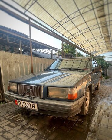 левый: Volvo 740: 1992 г., 2.3 л, Механика, Бензин, Седан