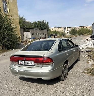 Mazda 626: 1993 г., 1.8 л, Механика, Бензин, Седан