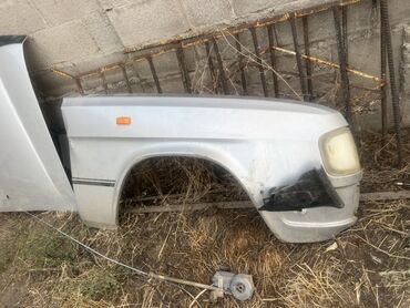 Капоты и комплектующие: Волга 3110, волга Предлагается набор автомобильных запчастей — 10