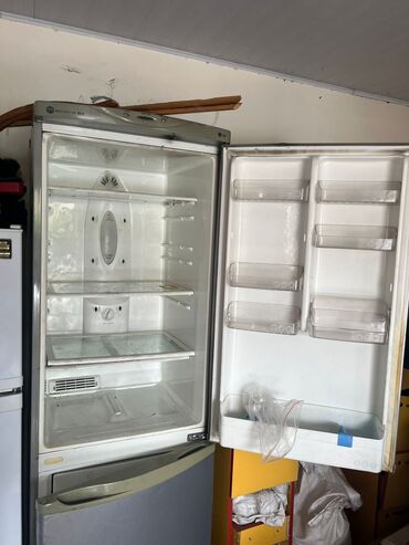холодильники для кухни: Холодильник LG, Б/у, Двухкамерный, 60 * 200 * 60
