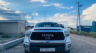 малотоннажный грузовик тайота: Toyota Тундра: 2017 г., 5.7 л, Автомат, Бензин, Пикап — 1