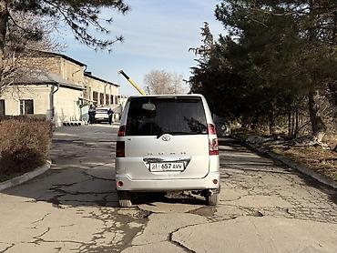 Toyota: Toyota Noah: 2003 г., 2 л, Автомат, Бензин, Минивэн — 2