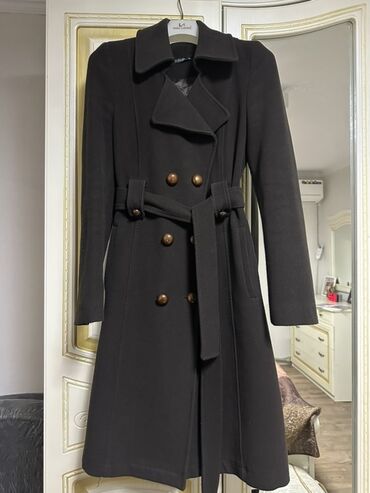 loreta пальто: Турецкое демисезонное женское пальто классического кроя.38 размер(m)