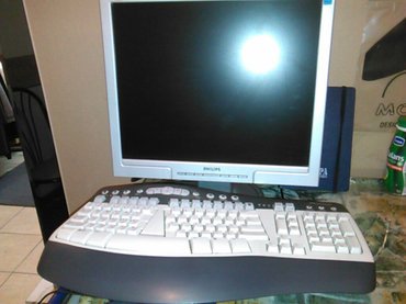 Kompjuterski delovi za PC: Monitor i tastatura
