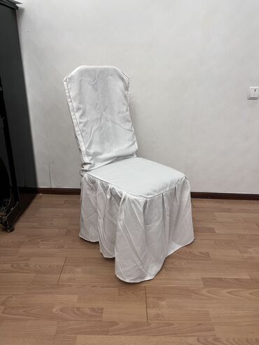 стулья для офиса: Аренда прокат белых чехлов на стулья. В наличии 130 штук. Размер