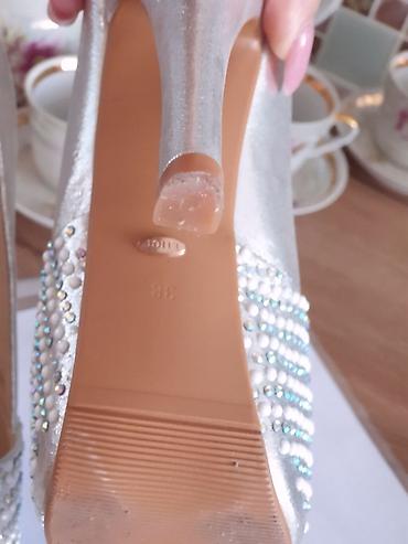 Туфли: Туфли на высоком каблуке чёрные,белые,серебристые,есть новые есть — 8