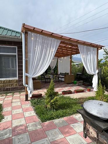Продажа отелей и хостелов: Срочно продаю коттедж в городе Чолпон Ата! Две спальни зал кухня со — 5