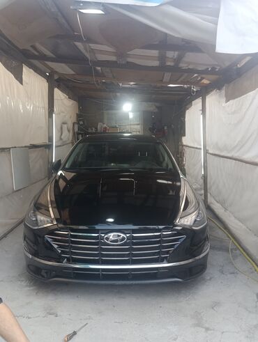 авто в рассрочку без первоначального взноса: Автомобиль Hyundai Sonata черного цвета. Современный дизайн кузова с
