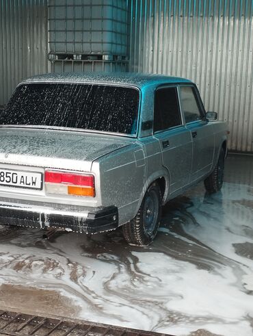 21052804010 Бампер ВАЗ 2104,2105 задний (в сборе без крон-в) эмаль LADA