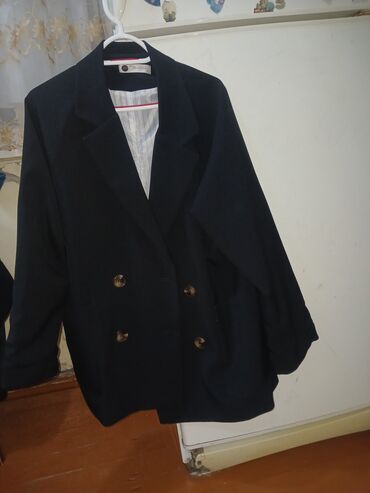 женские классические джинсы: Qadın üçün qara rəngli ikiqat düyməli blazer geyim - Klassik dizayn