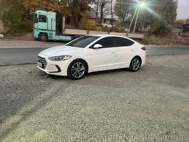 срочно продаю в связи с переездом: Hyundai Avante: 2018 г., 1.6 л, Автомат, Бензин, Седан