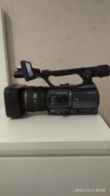 видеокамеру и фотокамеру in Кыргызстан | ВИДЕОКАМЕРЫ: Продаю японскую цифровую видеокамеру. Dcr-vx2200. Состояние хорошая