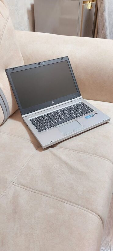 stalak za laptop: Intel Core i5, 14 "