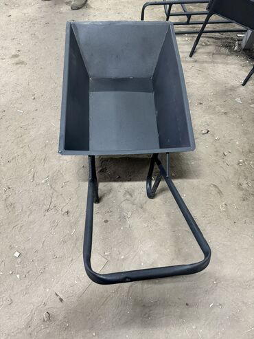 Садово-строительные тачки и тележки: Садово-строительная тачка и тележка, Стальная, Двухколесная, Новый — 9