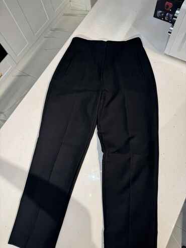 Gündəlik donlar: Paltarlar satılır. 1 dəfə geyinilib. 1) qara paltar M ölçü 50 azn 2) — 10