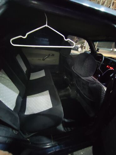 Другие Автомобили: Седан темно‑серого цвета. Кузов 4‑дверный, тонированные стекла по — 8