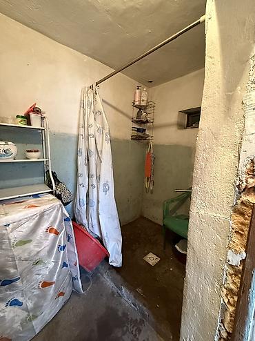 Продажа коттеджей и домов: 🏡 Продаётся угловой дом в Кызыл-Аскере 🔹 Участок — 5 соток 🔹 Дом — 80 — 18