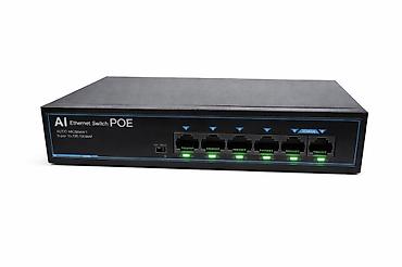 network: Уличный PoE-коммутатор 4 Port — компактное решение для подключения — 1