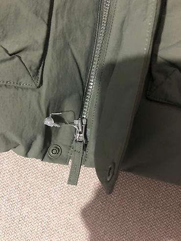 Верхняя одежда: Очень красивая, теплая, фирменная куртка Uniqlo. Оригинал. Подойдет — 4