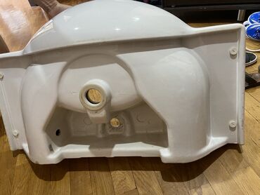 Ütüləmə lövhələri: Ağ rəngli, keramika materialından hazırlanmış rakovina. Oval formalı