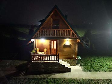 rent: Na prodaju turistički kompleks sa 5 brvnara različitih struktura — 6