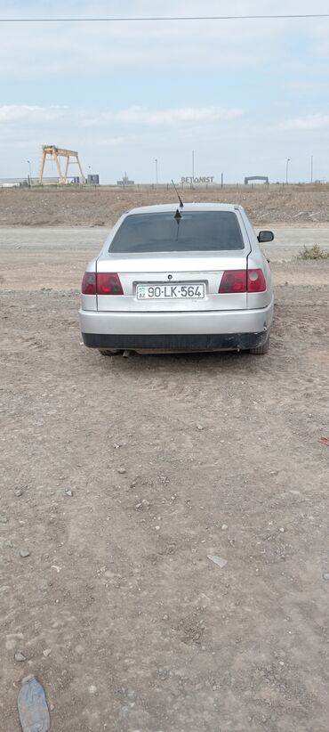 Chery: Model: Chery Amulet (A15) Kuzov: sedan, gümüşü rəng Sükan: solda — 3