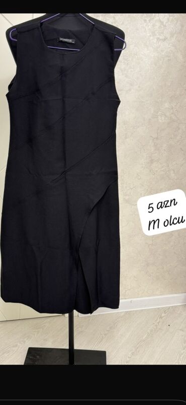 Dəstlər, kostyumlar: Qadın geyimləri 1) Bej rəngli trikotaj dəst – 10 AZN - V-yaxa — 21