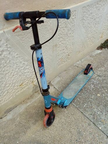 Trotineti, skejtbordovi i hoverbordovi: Trotinet sa rotirajucim tockovima.Dobar ža akrobacije — 2
