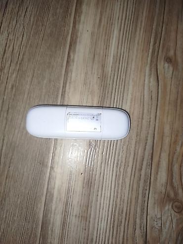 Модемы и сетевое оборудование: 3G/UMTS USB‑модем Huawei (брендированный Beeline) - Тип: мобильный — 1
